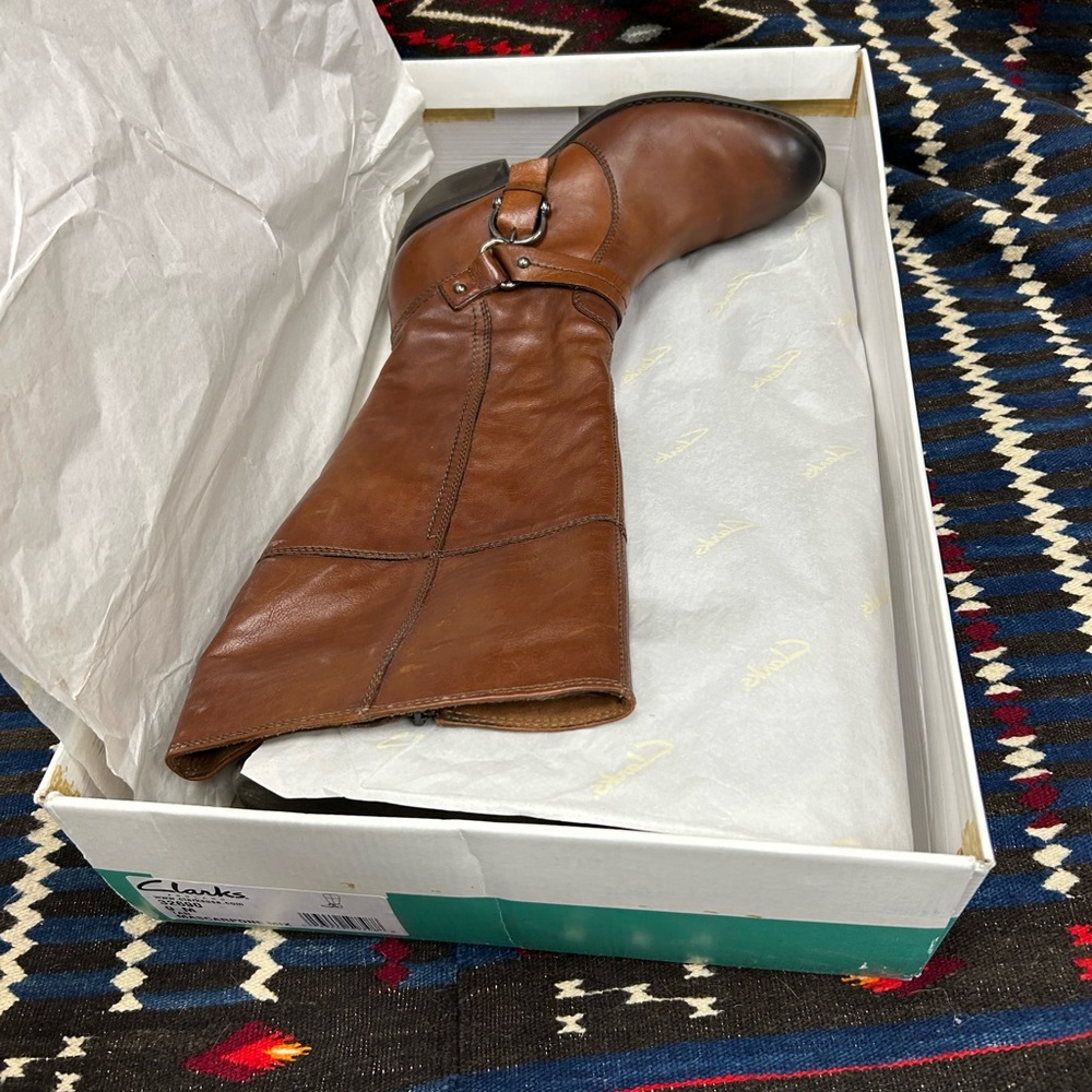 Clarks Women's Mascarpone Artisn buckle Brown Heeled leather Boots size 9 - Picture 3 of 12